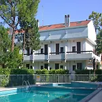 Villa Relaxing Villa With Shared Pool Lignano Sabbiadoro