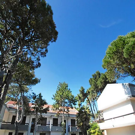 Relaxing Villa With Shared Pool Lignano Sabbiadoro