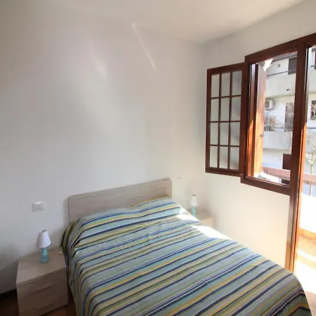 Relaxing Villa With Shared Pool וילה *