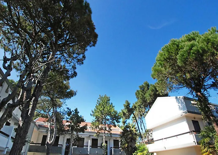 Relaxing Villa With Shared Pool Lignano Sabbiadoro