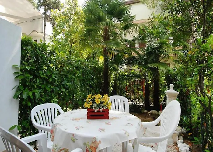 Relaxing Villa With Shared Pool Lignano Sabbiadoro